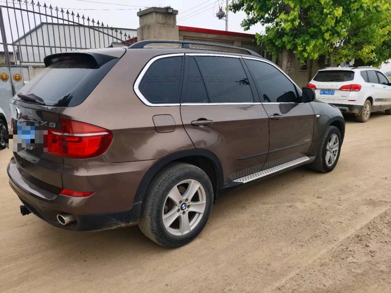 保定11年宝马X58