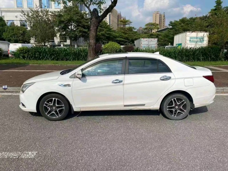 珠海15年比亚迪速锐3