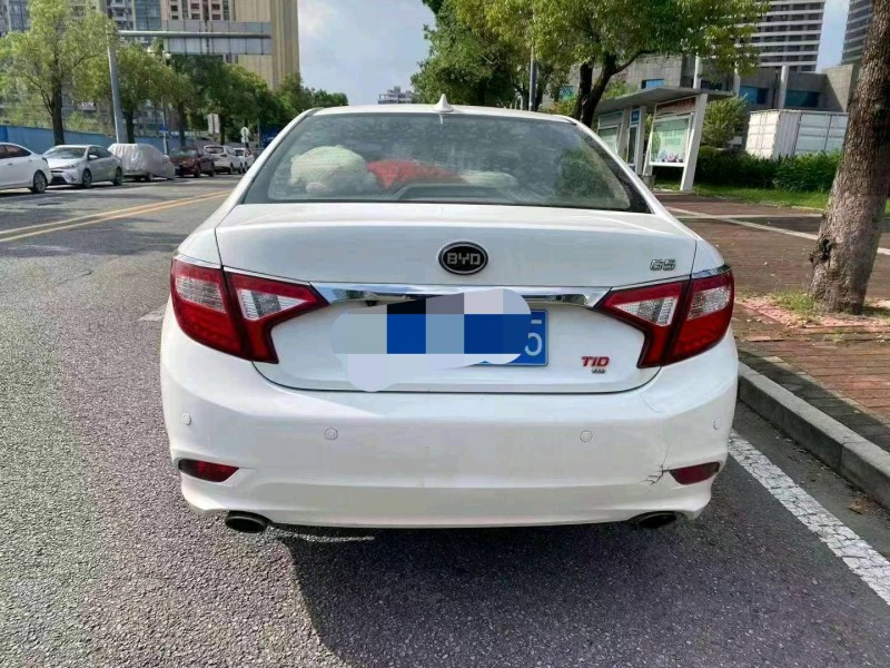 珠海15年比亚迪速锐4