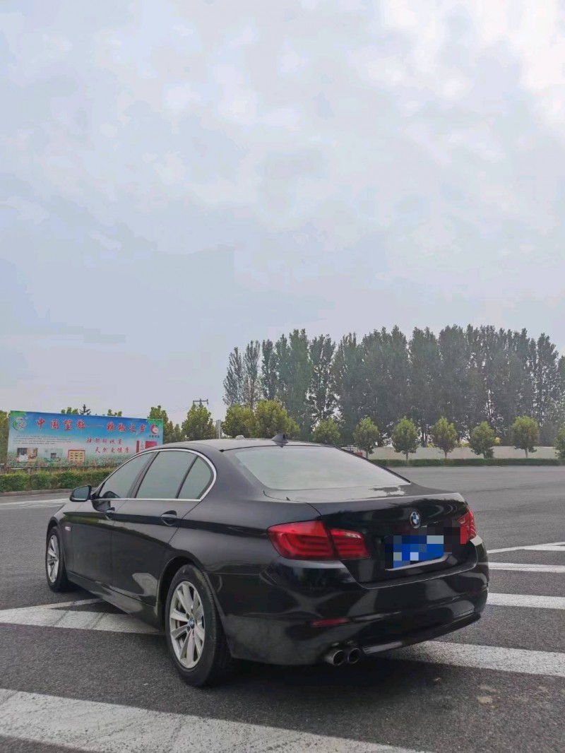 保定12年宝马5系8