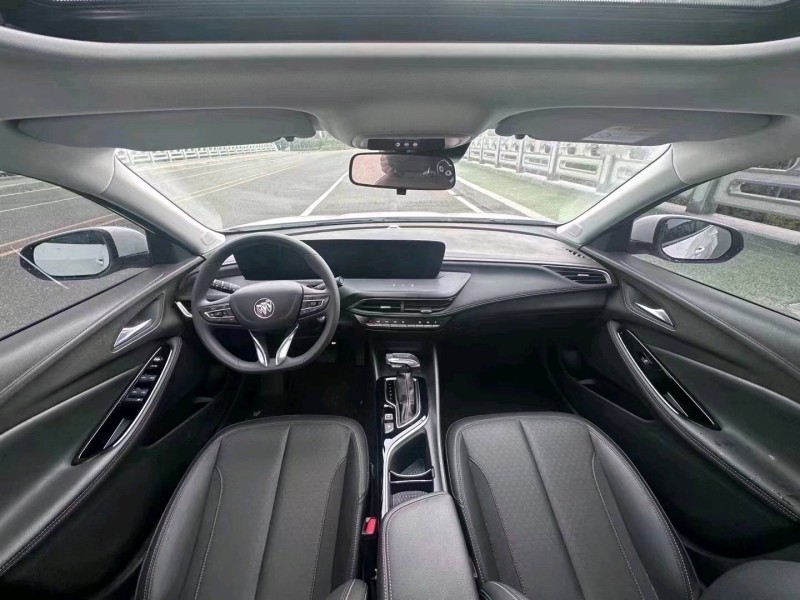 东营23年别克威朗6