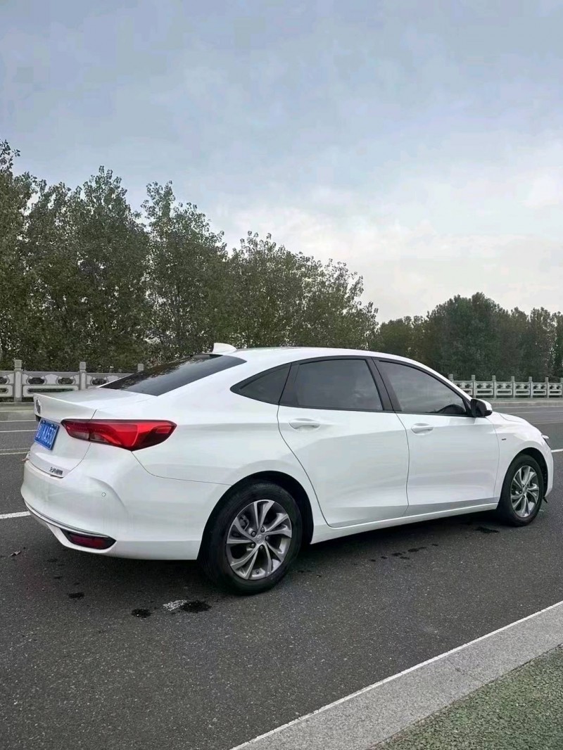 东营23年别克威朗9