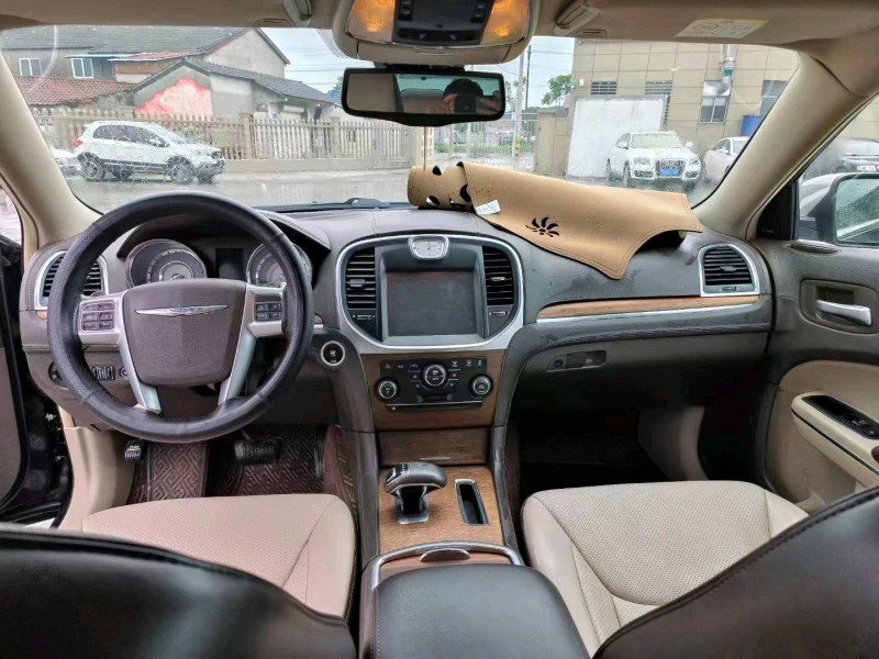 衡阳14年克莱斯勒300C4