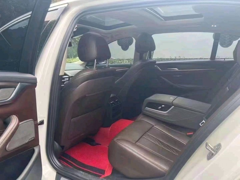 济宁19年宝马5系9