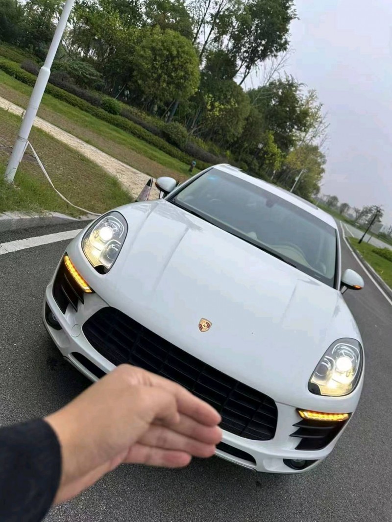 邵阳15年保时捷Macan1