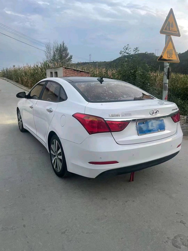 邯郸17年现代名图4