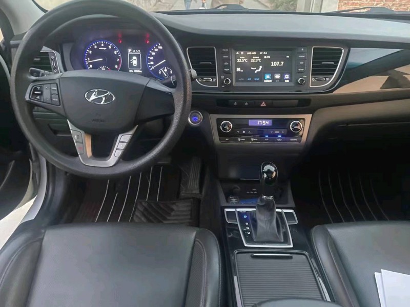 邯郸17年现代名图9