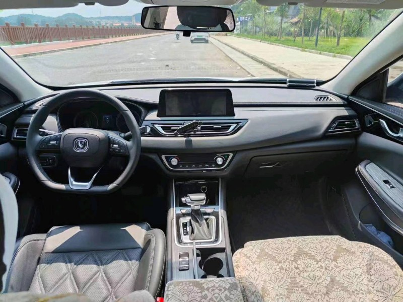 汕头22年长安汽车锐程CC3