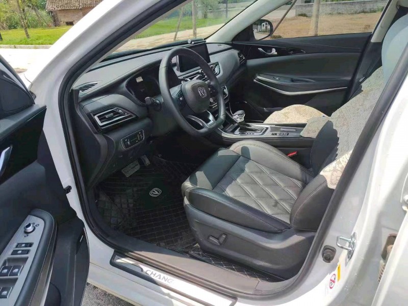 汕头22年长安汽车锐程CC5