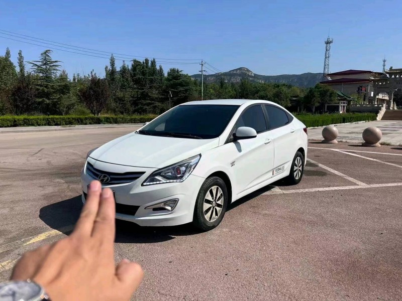 枣庄15年现代瑞纳2
