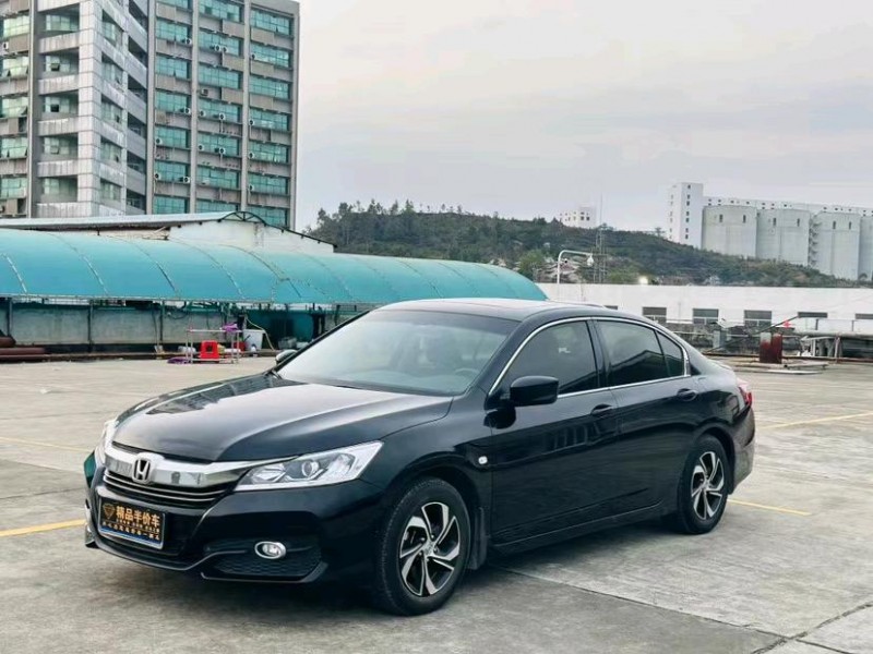 东莞18年本田雅阁3