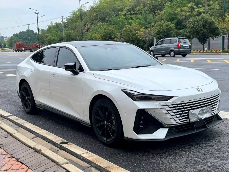 長沙22年長安汽車UNI-V2