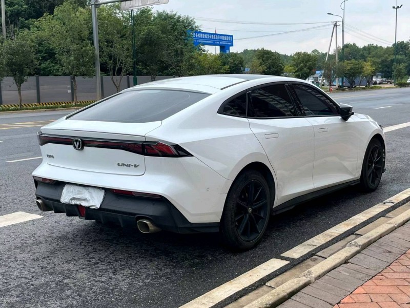 長沙22年長安汽車UNI-V8