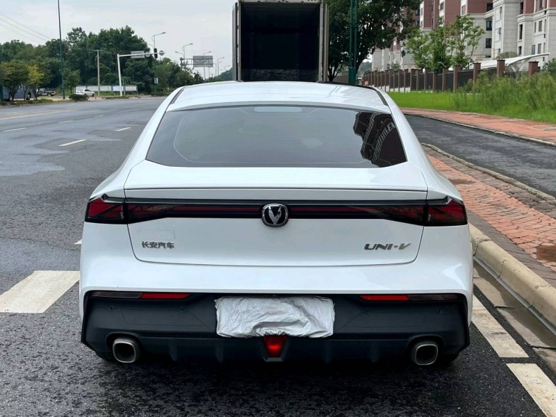 長沙22年長安汽車UNI-V9