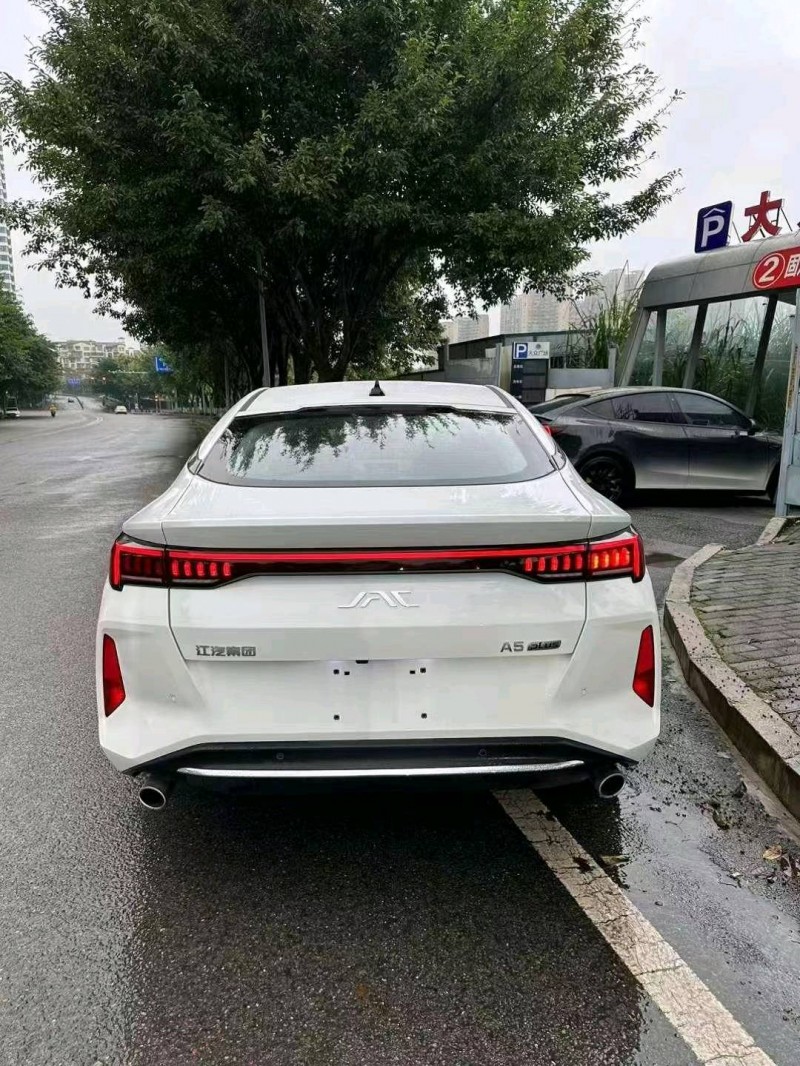 重慶23年江淮思皓A52