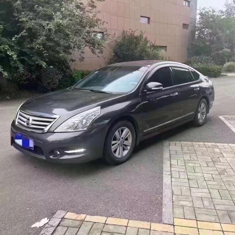 济宁13年日产天籁3