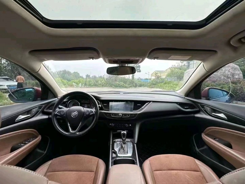 青岛18年别克君威8