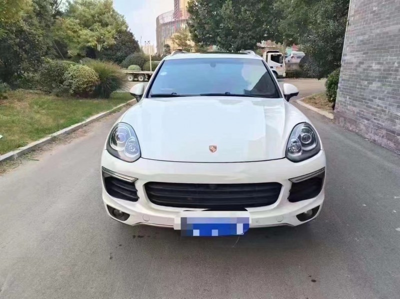 济宁17年保时捷卡宴1