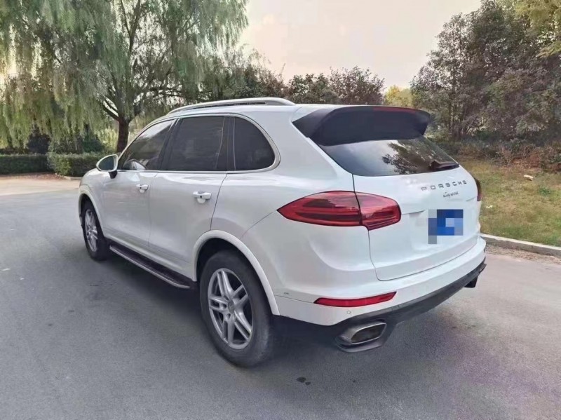 济宁17年保时捷卡宴5