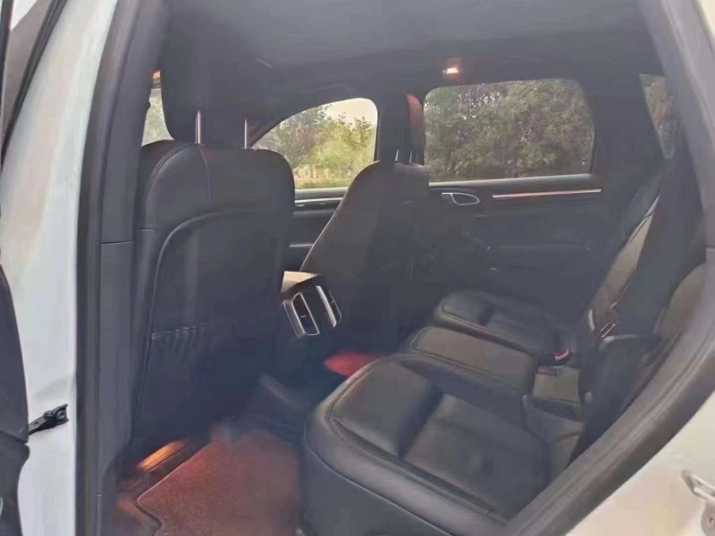 济宁17年保时捷卡宴6