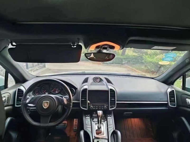 济宁17年保时捷卡宴8