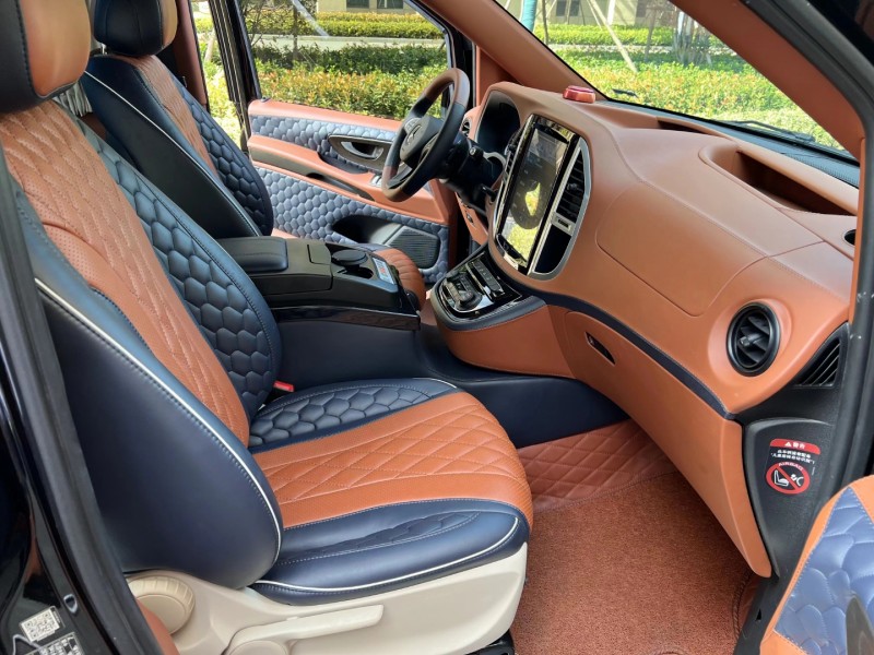 济宁20年奔驰威霆4