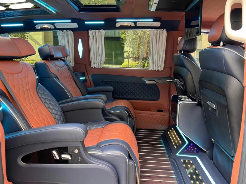 济宁20年奔驰威霆8