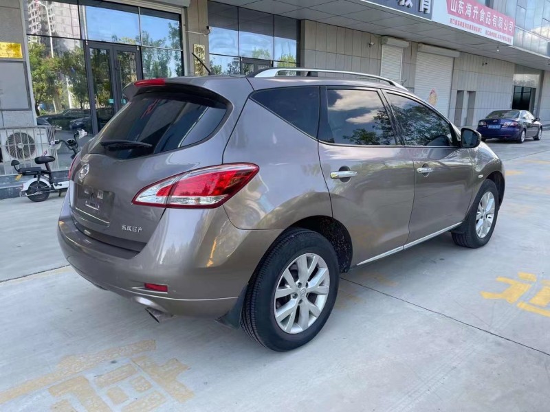 济宁12年日产楼兰4