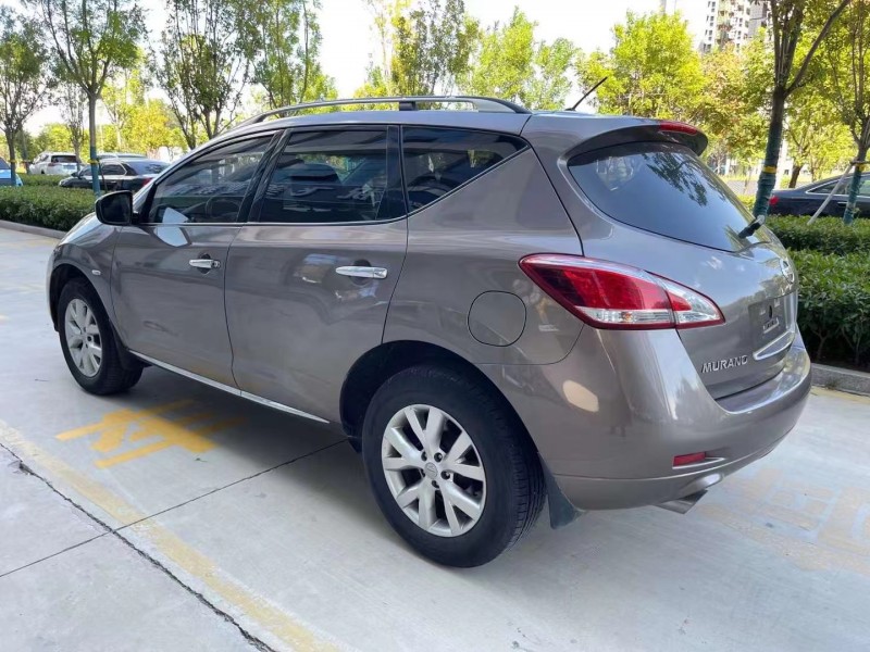 济宁12年日产楼兰5