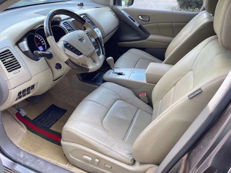 济宁12年日产楼兰8