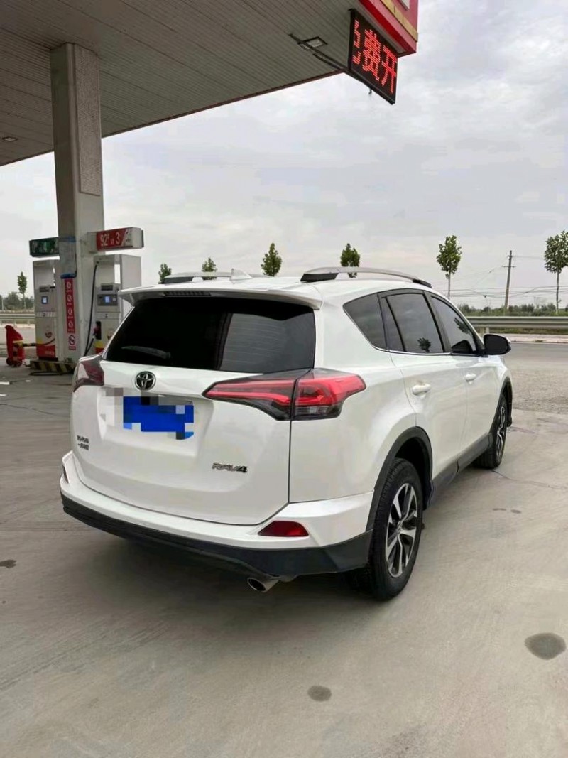 东营17年丰田RAV4荣放4