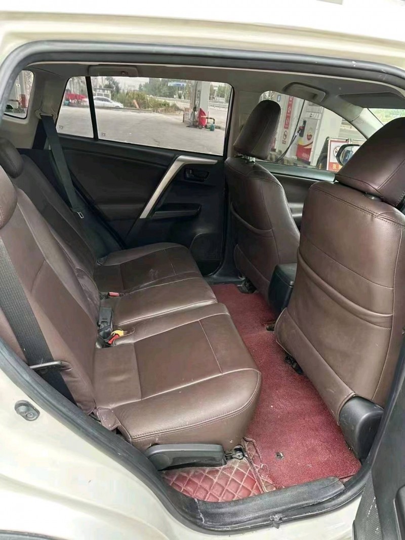 东营17年丰田RAV4荣放9