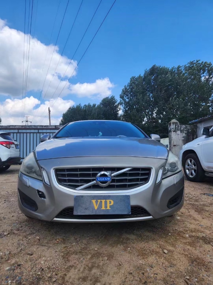 青岛12年沃尔沃S60L1