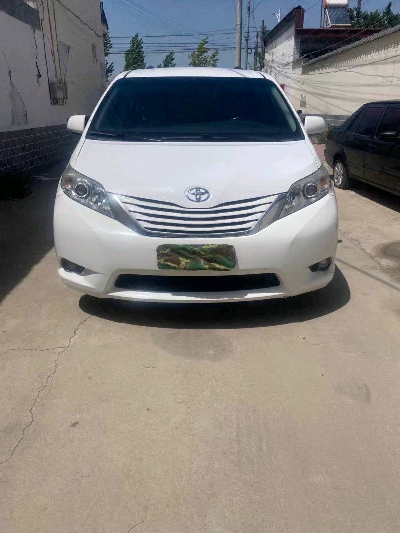 保定15年丰田塞纳1