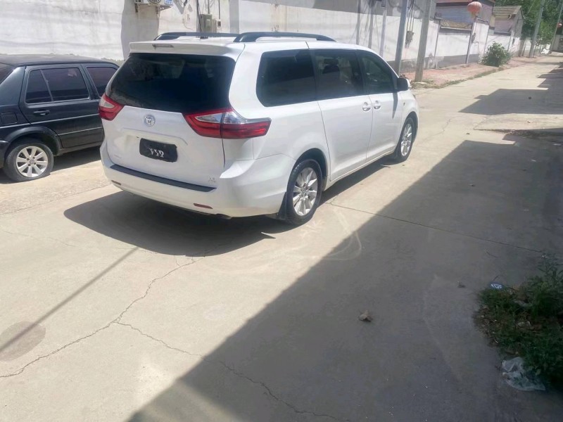 保定15年丰田塞纳7