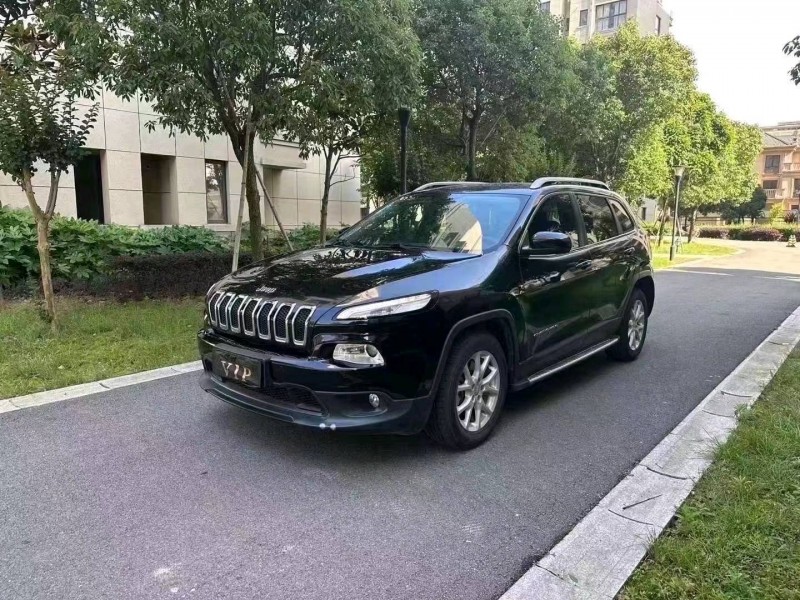 臺州16年Jeep自由光4