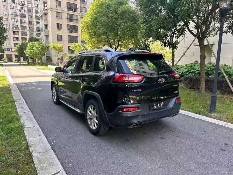 臺州16年Jeep自由光5