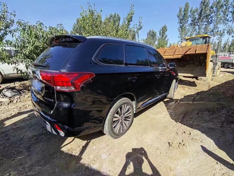 保定22年三菱欧蓝德3