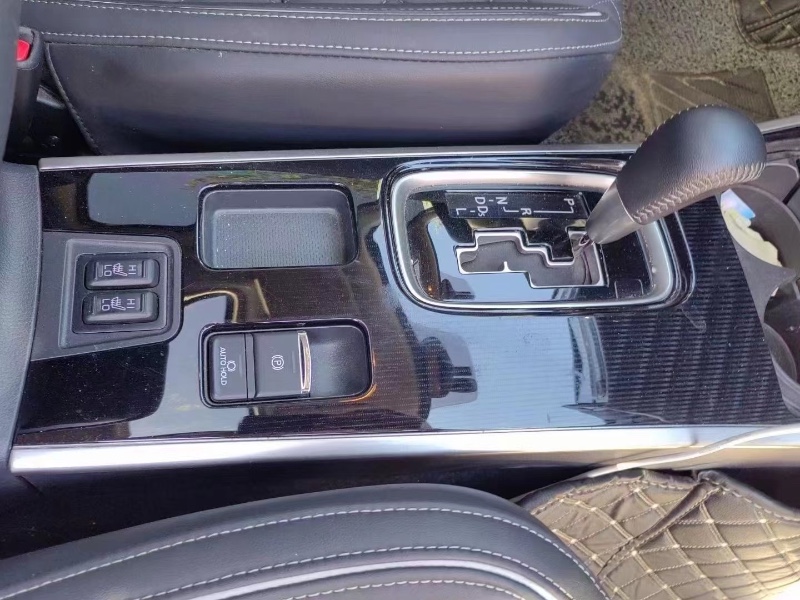 保定22年三菱欧蓝德5