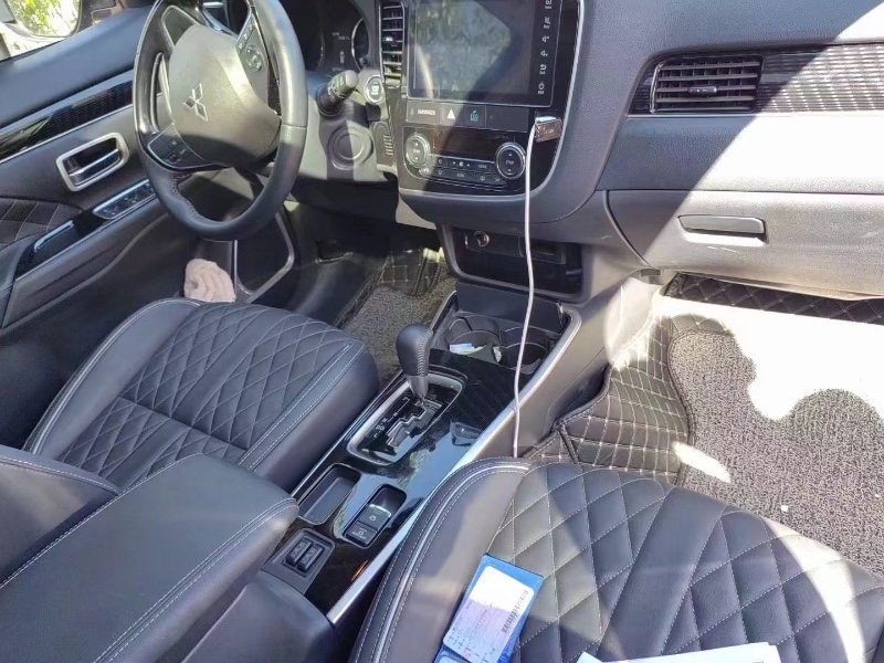 保定22年三菱欧蓝德8