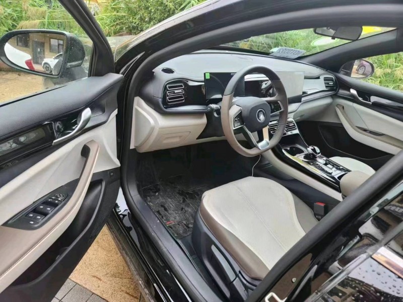 济南23年比亚迪秦3