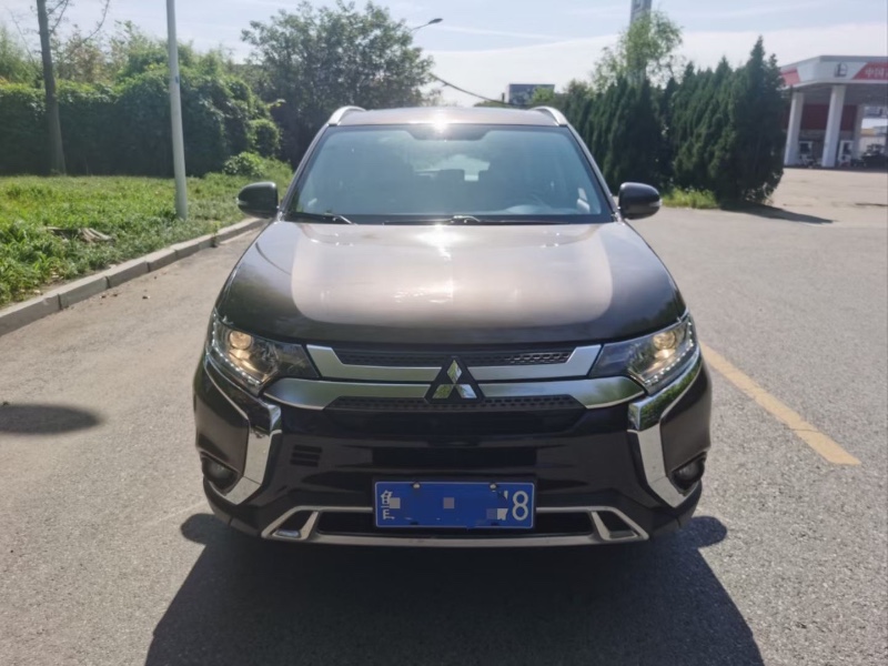 青岛19年三菱欧蓝德1