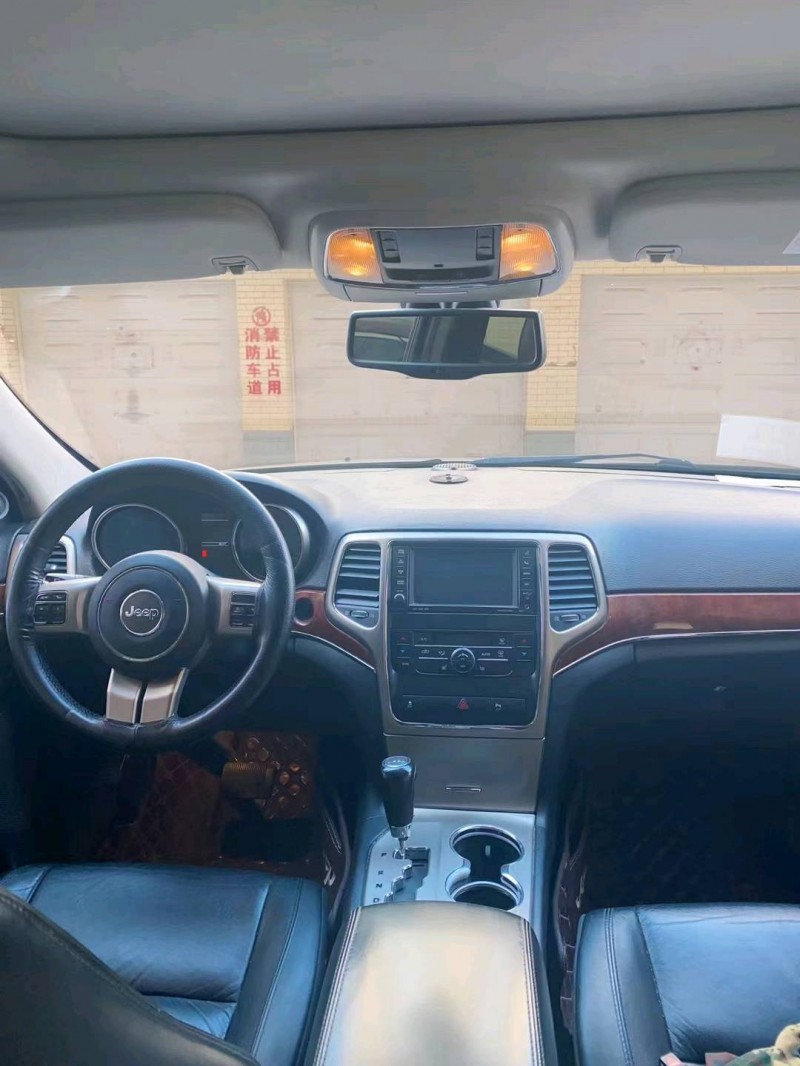 保定13年Jeep大切诺基7
