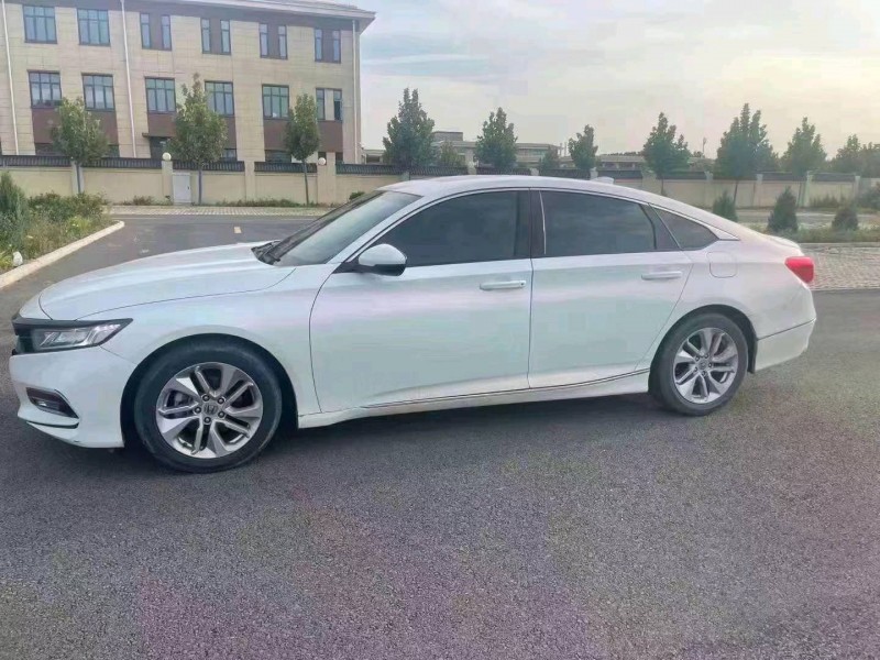 邢台19年本田雅阁3