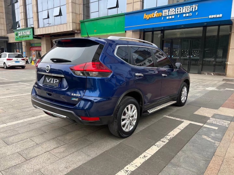 長沙18年日產奇駿4