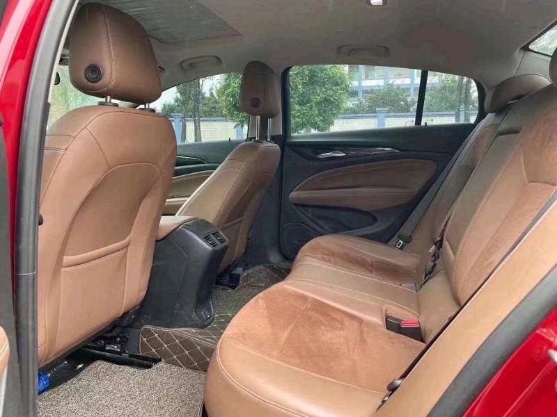 汕头19年别克君威7