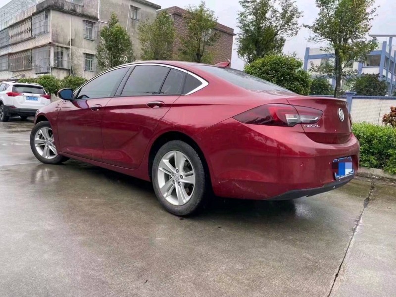 汕头19年别克君威8