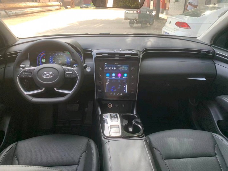 保定23年现代途胜7