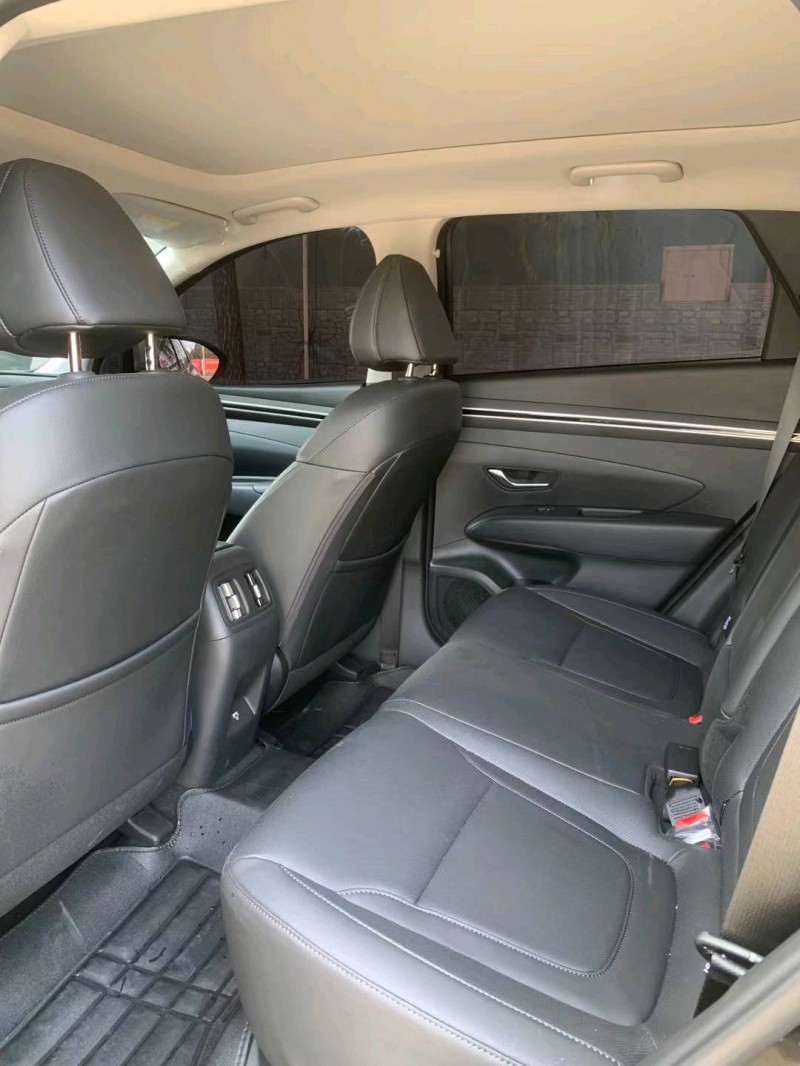 保定23年现代途胜8