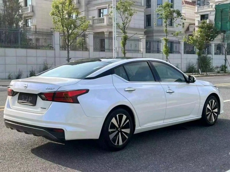 潍坊20年日产天籁5